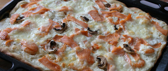Pizza océane aux crevettes et au saumon