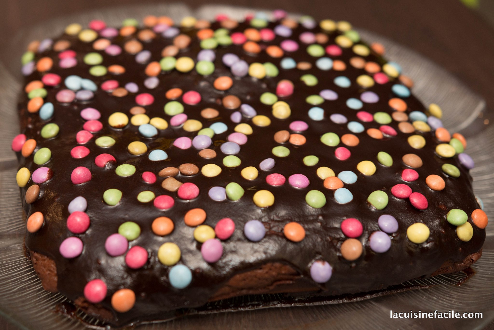 Brownie au chocolat, smarties et marshmallows